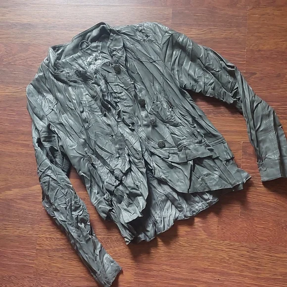 Dollhouse jacket - Picture 1 of 8